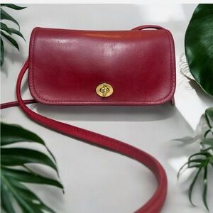 Vintage NYC USA Coach Leather Dinky Crossbody/Shoulder Bag
9375 (Red) Pre-94’